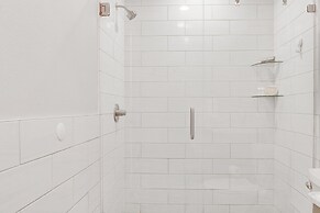 Lakeland Retreat w/ Private Pool & Yard Games!