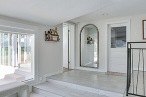 Lakeland Retreat w/ Private Pool & Yard Games!