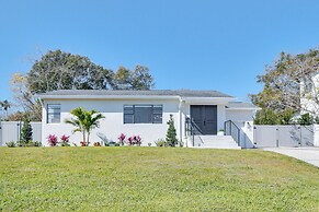 Lakeland Retreat w/ Private Pool & Yard Games!