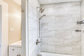 Cozy Norcal Cottage: 2 Mi to Redwoods & Beaches!