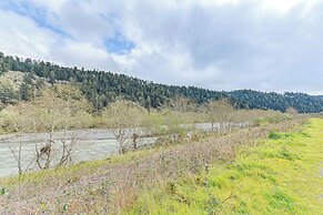 Cozy Norcal Cottage: 2 Mi to Redwoods & Beaches!