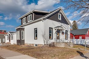 Pet-friendly Minocqua Home: Walk to Lake & Dining!