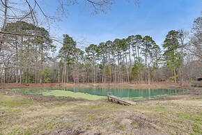 Peaceful Longview Home w/ Pond, 6 Mi to Downtown!