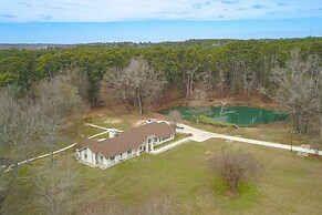 Peaceful Longview Home w/ Pond, 6 Mi to Downtown!