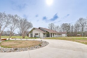 Peaceful Longview Home w/ Pond, 6 Mi to Downtown!