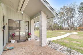 Peaceful Longview Home w/ Pond, 6 Mi to Downtown!