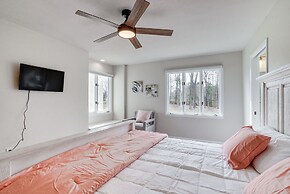 Peaceful Longview Home w/ Pond, 6 Mi to Downtown!