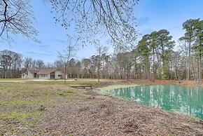 Peaceful Longview Home w/ Pond, 6 Mi to Downtown!
