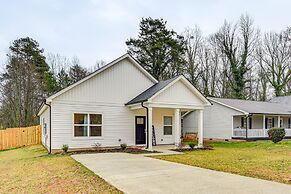 Family-friendly Home ~ 5 Mi to UNC Charlotte!