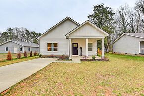 Family-friendly Home ~ 5 Mi to UNC Charlotte!