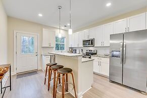 Family-friendly Home ~ 5 Mi to UNC Charlotte!