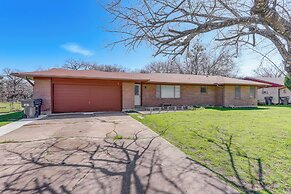 4 Mi to Magnolia Market: Family-friendly Waco Home