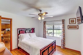 4 Mi to Magnolia Market: Family-friendly Waco Home