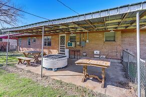4 Mi to Magnolia Market: Family-friendly Waco Home