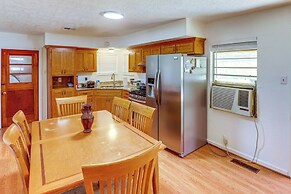 4 Mi to Magnolia Market: Family-friendly Waco Home