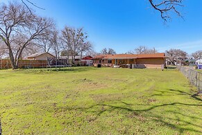 4 Mi to Magnolia Market: Family-friendly Waco Home