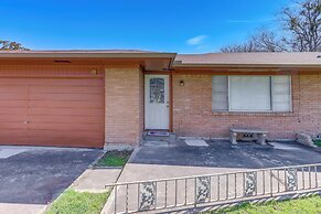 4 Mi to Magnolia Market: Family-friendly Waco Home