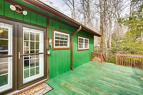 Dog-friendly Newland Cabin w/ Deck + Lake Access!