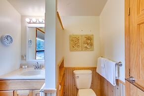 Dog-friendly Newland Cabin w/ Deck + Lake Access!