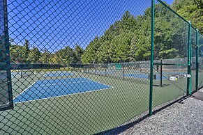 Dog-friendly Newland Cabin w/ Deck + Lake Access!