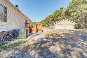 Georgetown Home w/ Deck ~ 13 Mi to Black River!