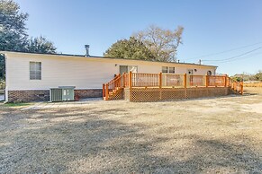 Georgetown Home w/ Deck ~ 13 Mi to Black River!