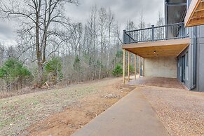 'the Duck Farm' Sugar Tree Hideaway w/ Yard!