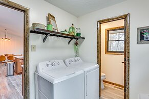 'the Duck Farm' Sugar Tree Hideaway w/ Yard!