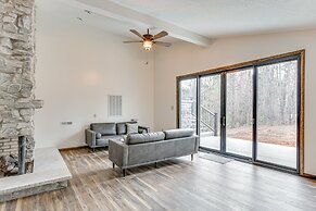 'the Duck Farm' Sugar Tree Hideaway w/ Yard!