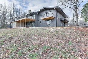 'the Duck Farm' Sugar Tree Hideaway w/ Yard!