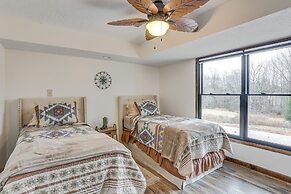 'the Duck Farm' Sugar Tree Hideaway w/ Yard!