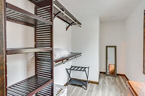 'the Duck Farm' Sugar Tree Hideaway w/ Yard!