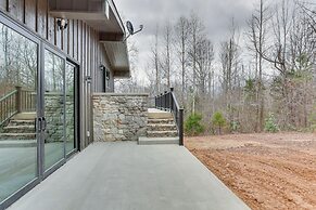 'the Duck Farm' Sugar Tree Hideaway w/ Yard!