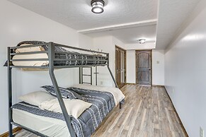 'the Duck Farm' Sugar Tree Hideaway w/ Yard!