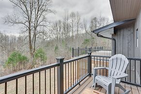 'the Duck Farm' Sugar Tree Hideaway w/ Yard!