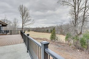 'the Duck Farm' Sugar Tree Hideaway w/ Yard!