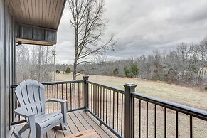 'the Duck Farm' Sugar Tree Hideaway w/ Yard!