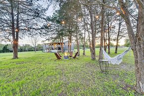 Private Schulenburg Cabin Near Winery!