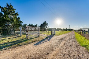 Near Majek Vineyard: Private Schulenburg Cabin