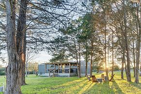 Near Majek Vineyard: Private Schulenburg Cabin