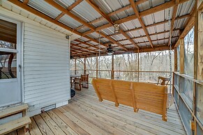 Peaceful Cottage w/ Yard: 2 Mi to Kentucky Lake!