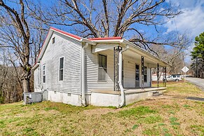 Peaceful Cottage w/ Yard: 2 Mi to Kentucky Lake!