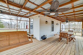 Peaceful Cottage w/ Yard: 2 Mi to Kentucky Lake!