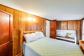 Peaceful Cottage w/ Yard: 2 Mi to Kentucky Lake!
