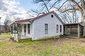 Peaceful Cottage w/ Yard: 2 Mi to Kentucky Lake!