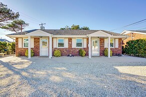 Lavallette Apartment w/ Patio - Walk to the Beach!