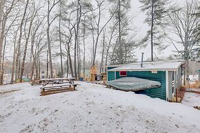Lovely Maine Cabin w/ Deck, Gas Grill & Fire Pit!