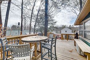 Lovely Maine Cabin w/ Deck, Gas Grill & Fire Pit!