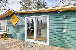 Lovely Maine Cabin w/ Deck, Gas Grill & Fire Pit!