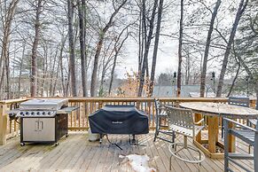 Lovely Maine Cabin w/ Deck, Gas Grill & Fire Pit!